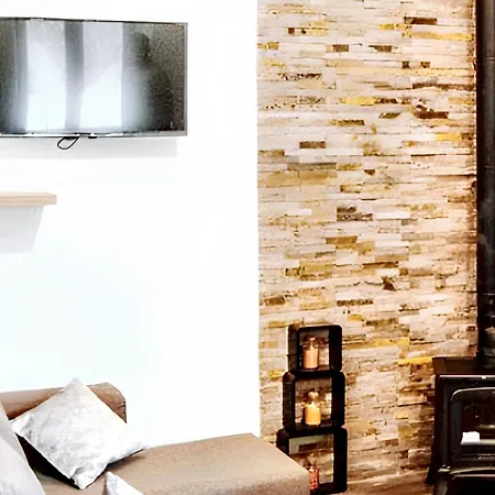 Charming House In + View سيستلو