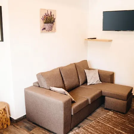 بيت للعطل Charming House In + View سيستلو